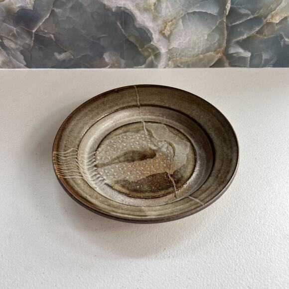 Studio Art Pottery Plate 6.75" Brown Glossy Etched Handmade & Signed Stoneware - Picture 1 of 8